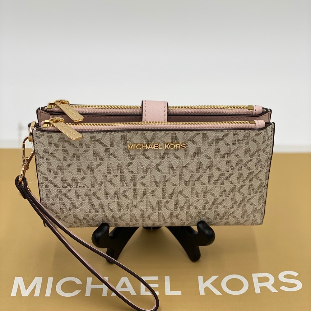 MICHAEL KORS DOUBLE ZIP WRISTLET POWDER BLUSH - Picture 3 of 16